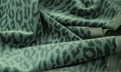 Fendi Casa Velluto darredo Leopard  by  Luxury Living, Antiek en Kunst, Kunst | Designobjecten