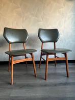 Stoel - Beuken, Skai - Twee vintage stoelen, Antiek en Kunst