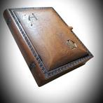 Objets religieux et spirituels - Bois, Bronze, Papier, Verre