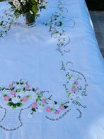 Tafelkleed (13) - 290 cm - 143 cm - Prachtige, geborduurde, Antiek en Kunst
