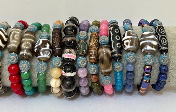 Loting van 20 armbanden met natuurlijke stenen en Dzi van, Antiek en Kunst, Antiek | Boeken en Manuscripten