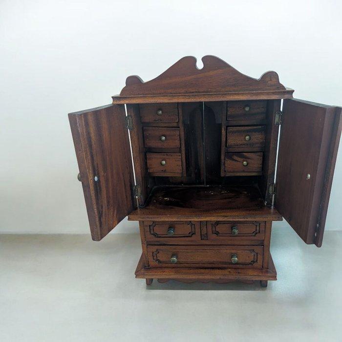 Sieradendoos - Hout - Met de hand gemaakt eikenhoutsnijwerk, Antiek en Kunst, Curiosa en Brocante