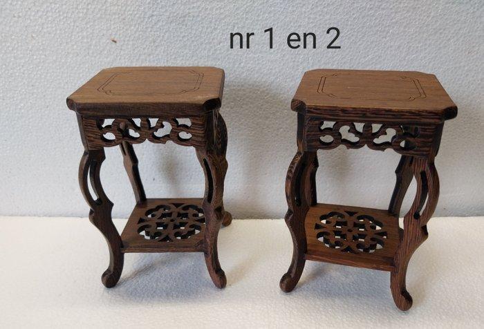 Standaard - 5 houten displays , tafeltjes - China (Zonder, Antiek en Kunst, Antiek | Overige Antiek