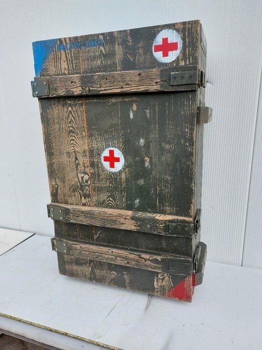 Kist - Hout - kist rode kruis, Antiek en Kunst, Antiek | Wandborden en Tegels