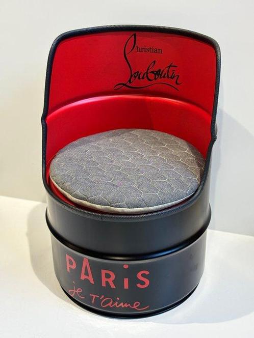 Rob VanMore - Barrel Seat Christian Louboutin - 57cm, Antiquités & Art, Art | Peinture | Moderne