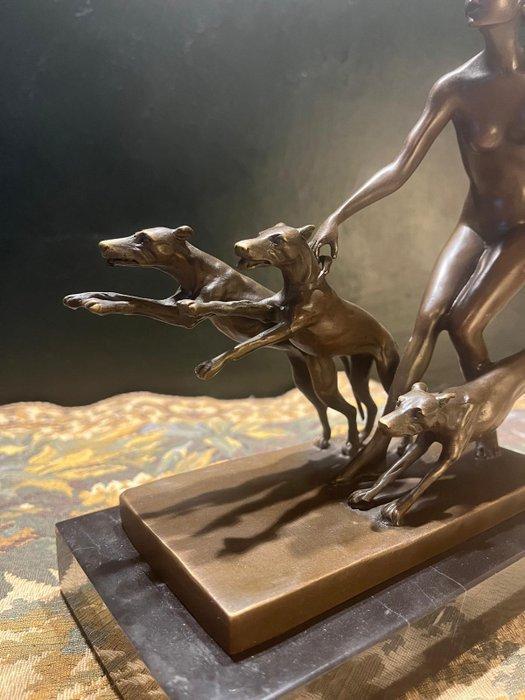 sculptuur, Hunting Diana with 3 dogs - 23 cm - Brons, Marmer, Antiek en Kunst, Curiosa en Brocante