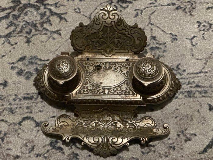 Victoria - Inktpot - Encrier de bureau double – laiton –, Antiek en Kunst, Antiek | Overige Antiek