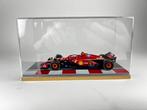Ferrari SF24 Carlos Sainz 1/43 diorama recreating a, Hobby en Vrije tijd, Nieuw
