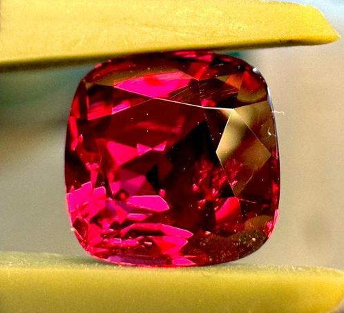 Robijn  - 2.02 ct - Gem research Swiss Lab (GRS) -, Handtassen en Accessoires, Edelstenen