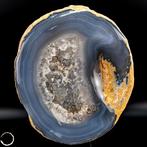 Natuurlijke chalcedony & agaat druzy op standaard van