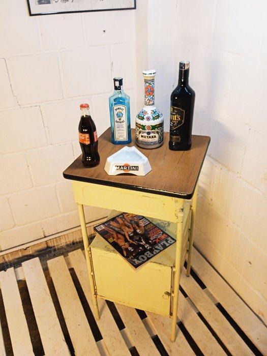 Medicijnkastje - Vintage industriële kast - Staal, Antiek en Kunst, Antiek | Wandborden en Tegels