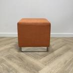 Tweedehands poef (hxbxd) 50x49x49 cm, oranje stoffering, Huis en Inrichting, Stoelen, Gebruikt, Eén