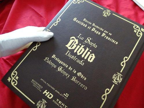 Rare and exclusive Bible blessed by Pope Francis in 2016, Antiek en Kunst, Kunst | Niet-Westerse kunst