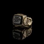 Ottomaanse Rijk Ring met steen en intaglio van een vlinder.