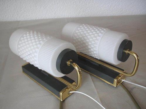 Lampe murale - métal, laiton, verre au lait - Deux appliques, Antiek en Kunst, Kunst | Designobjecten