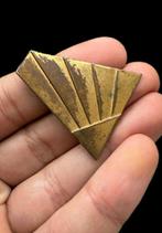 Curieuze futuristische speld van brons met een waaiermotief