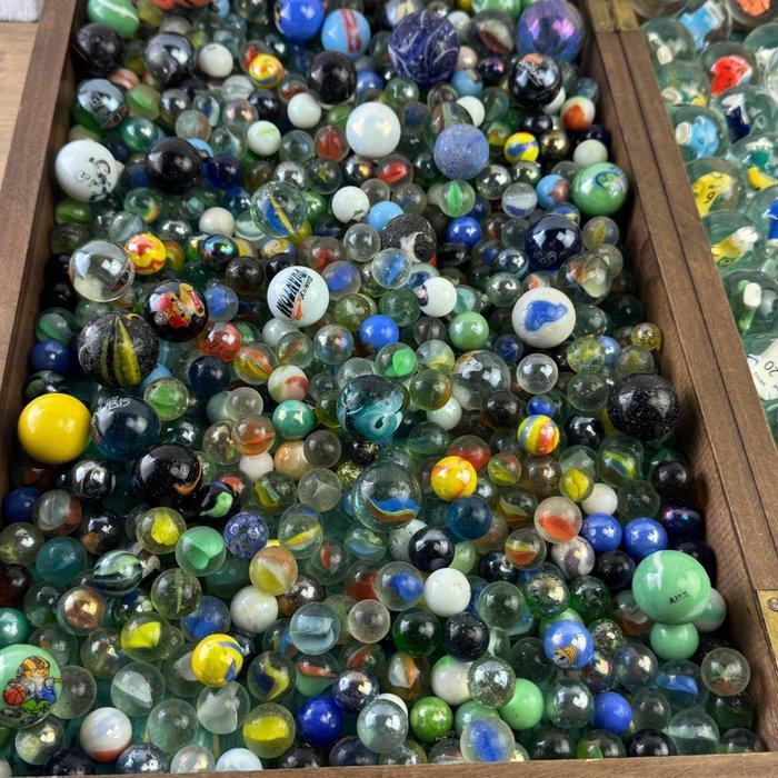 10 KG - Vintage, Antique & Modern US & EU glass (UV reactive, Antiek en Kunst, Antiek | Speelgoed