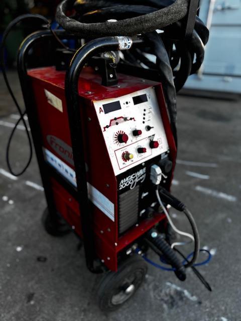TIG AC DC FRONIUS MAGIC WAVE 2000 (81), Doe-het-zelf en Bouw, Gereedschap | Lasapparaten, Tig, Zo goed als nieuw, 150 tot 250 ampère