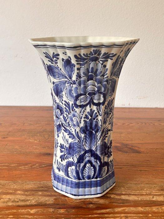 De Porceleyne Fles, Delft - Vaas - Aardewerk - 8 hoekig,, Antiek en Kunst, Antiek | Glaswerk en Kristal