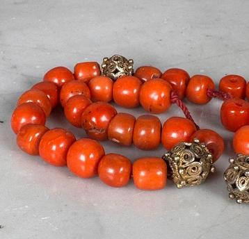 Figure - A fine set of Coral beads - corail - Chine -