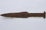 Scythe AKINAK (ou Acinaces) - épée/poignard en fer Bon état.