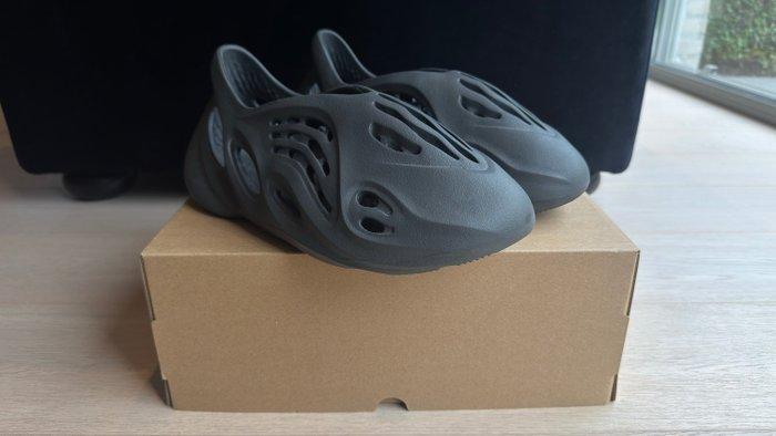 Yeezy X Adidas - Yeezy foam rnr carbon - Low-top sneakers -, Kleding | Heren, Schoenen