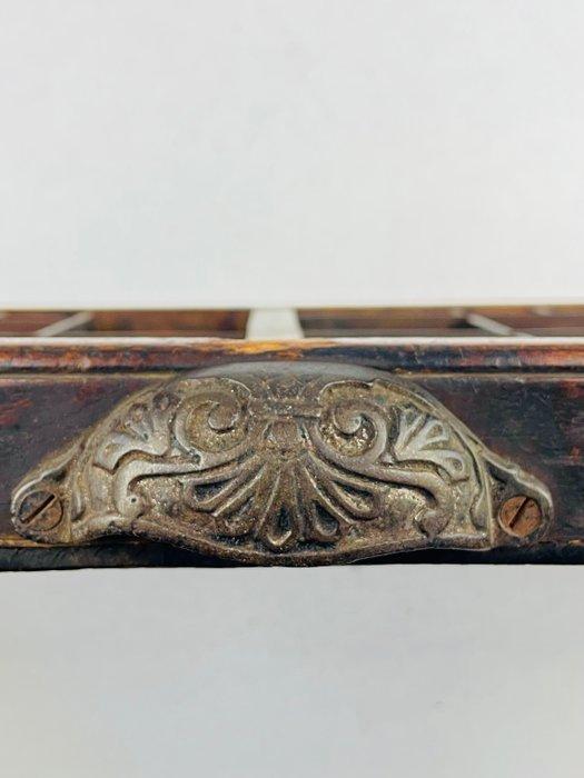 Rek - Hout, Gietijzer - Een letterkast uit Duitse drukkerij, Antiek en Kunst, Kunst | Designobjecten