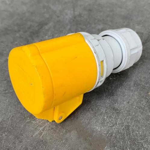 PCE CEE 16A 110V 4p Plug Female - IP44, Muziek en Instrumenten, Licht en Laser, Verzenden