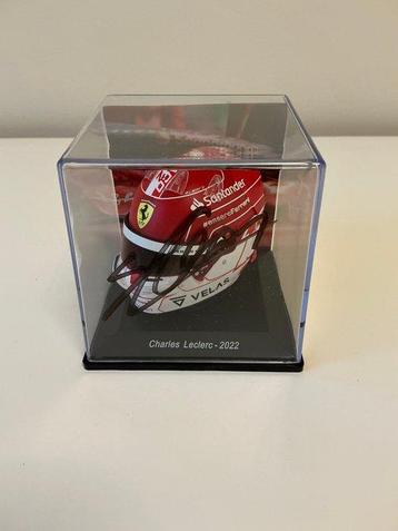 Ferrari - Charles Leclerc - 2022 - Schaal 1/5 helm beschikbaar voor biedingen