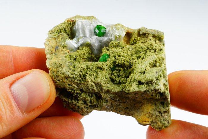 Grote schitterende groene Demantoid-granaten met calciet, Verzamelen, Mineralen en Fossielen