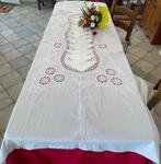 tovaglia da tavola con intagli e ricami fatti a mano - Nappe
