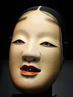 Zeer mooi Ko-omote masker, gesigneerd - Hout, Lak - Tasaki