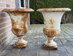 Paar 19de-eeuwse gietijzeren tuinurnen – Campana model – 66