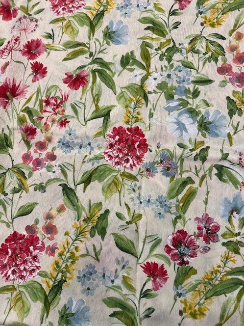 San Leucio stoffen met bloemenpatroon en veldbloemen,, Antiek en Kunst, Antiek | Tapijten, Tafelkleden en Textiel