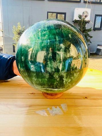 Amplificateur dénergie : sphère massive de fluorite vert