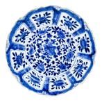 Kangxi blue and white porcelain charger with Artemisia leaf, Antiquités & Art, Antiquités | Autres Antiquités