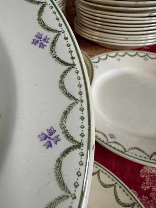 Longwy - Tasse et soucoupe - Model - Violetta, Dinner Set, Antiek en Kunst, Antiek | Glaswerk en Kristal