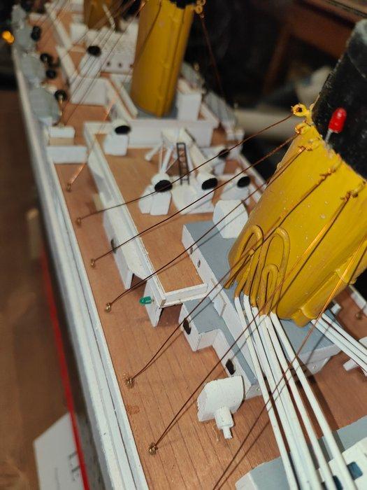 Scheepsbouwers scheepsmodel - RMS Titanic, Hobby en Vrije tijd, Modelauto's | 1:5 tot 1:12