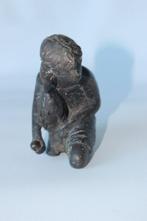 Beeld, Bronzen beeld meisje met bal - Het vergeten kind - 11