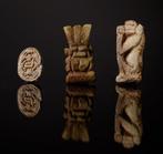 Oud-Egyptisch Faience Baviaan-, Bes- en scarabee-amuletten -