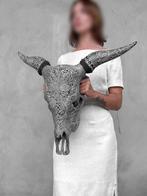 Geen veilingminimum - Uitgehouwen grijze koeenskull met