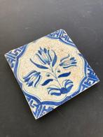 Tegel - Antieke Delfts blauwe tegel met een drie tulp in