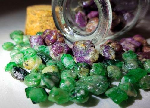 Robijnen en smaragden natuurlijk ruw-- 155 g, Verzamelen, Mineralen en Fossielen