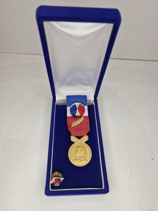 Frankrijk. This lot contains 7 official French medals:, Postzegels en Munten, Munten en Bankbiljetten | Toebehoren