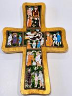 Crucifix - Hout, bladgoud, geëmailleerd polychroom brons.