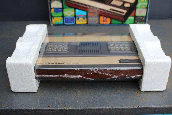 Mattel - Intellivision - with 8 games and complete box -, Games en Spelcomputers, Spelcomputers | Overige Accessoires