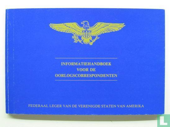 Blauwbloezen, De - Informatiehandboek voor de oorlogscorr..., Boeken, Stripverhalen, Zo goed als nieuw, Eén stripboek, Verzenden