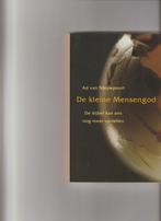 De kleine mensengod. 9789053335321, Boeken, Godsdienst en Theologie, Gelezen, Van Nieuwpoort, Verzenden