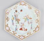 Bord - A LARGE CHINESE FAMILLE ROSE DISH DECORATED WITH