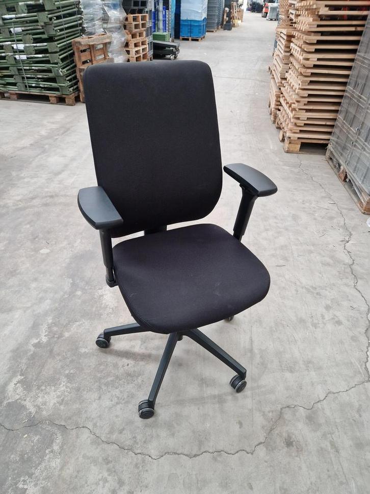 Bureaustoel Donati zwart dikke zitting gebruikt, Zakelijke goederen, Kantoor en Winkelinrichting | Kantoormeubilair en Inrichting